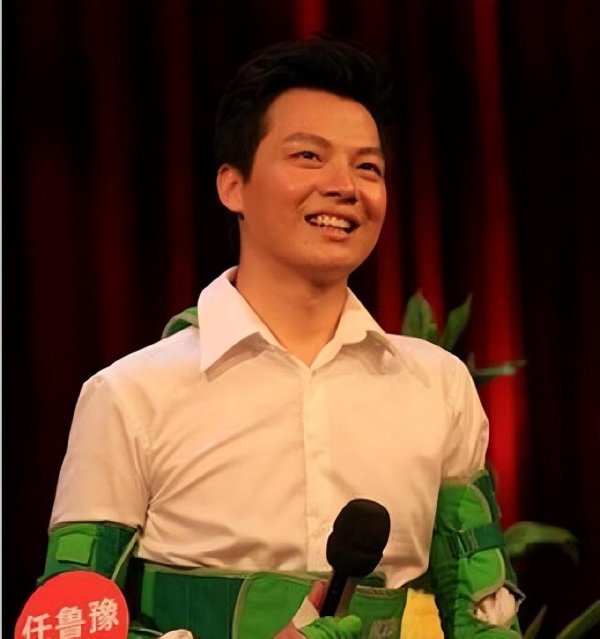 达宝优配 他是“央视骄傲”，迎娶上亿女富豪，痛哭：“后悔来北京工作”